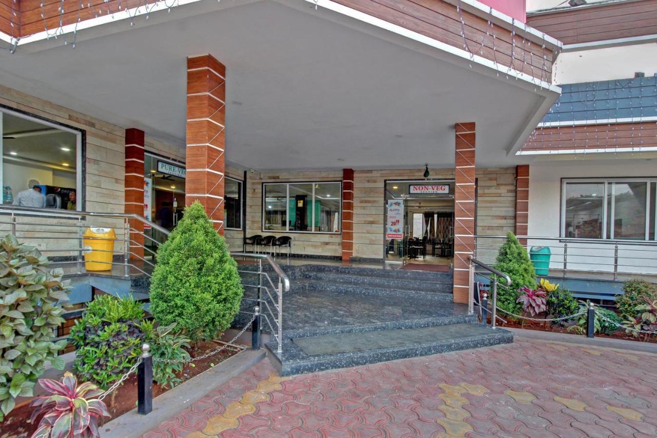 Oyo 48704 Rashi Farms Hotel Hubli Luaran gambar